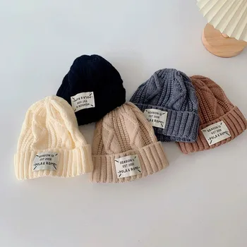 Ir 2021. karstā pārdošanas korejas boy girl rudens un ziemas ielu fotografēšanas plāksteris vēstuli neliela aukstā cepure silta adīta cepure Childre Beanies