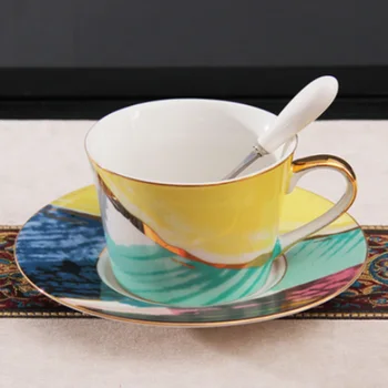 Klasiskās Eiropas Kaula porcelāna Kafijas Tases un Apakštases Galda piederumi Kafijas Šķīvji Pēcpusdienas Tēja Set Home (sākuma Virtuve Ar Dāvanu Kastē